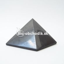 Šungitová pyramída 3x3cm leštená